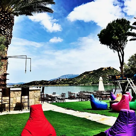 Erythros Boutique Hotel-2
